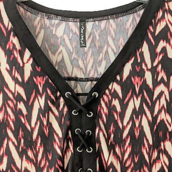 Sweet Clarity WMNs Multi-Color Bell Sleeve Lace Up Neckline Blouse SZ Large NWT - Picture 7 of 9